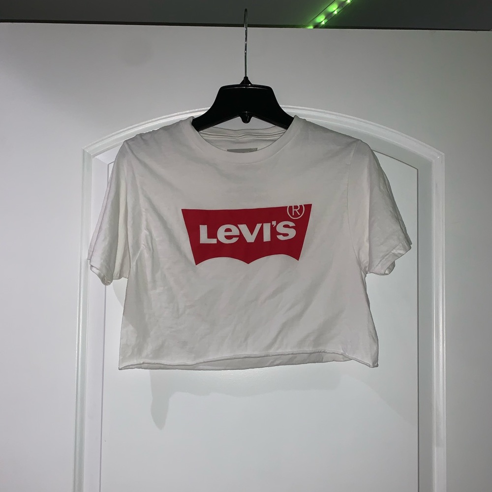NWOT cropped Levi’s shirt